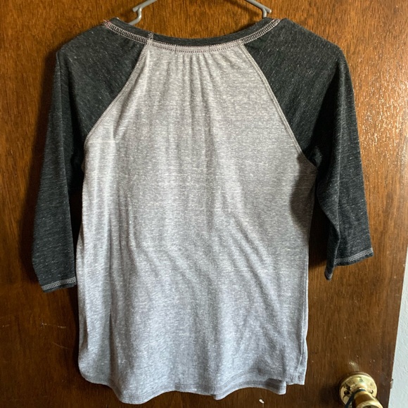 Short sleeve shirt made by Maurices size small feather print on front - Picture 3 of 4